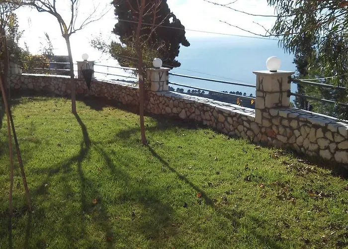 Apartament Rania Khelmáta